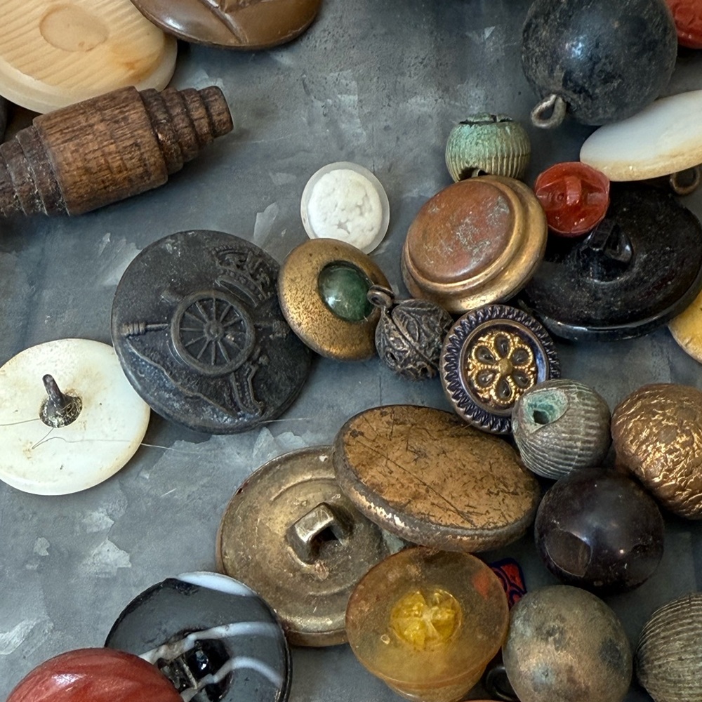 Vintage Button Collection - Picture 6 of 10